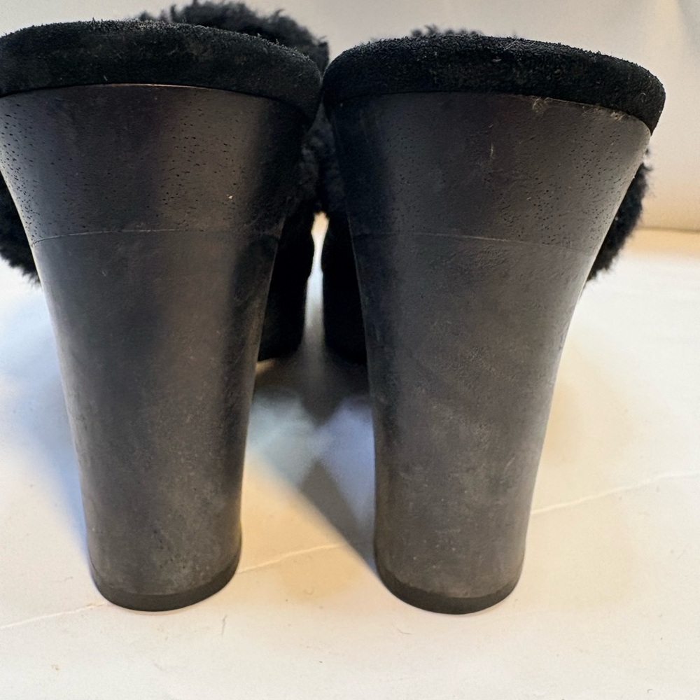 Coach Idyle Platform Mules in Black Suede and Faux-Shearling with Chain - Picture 8 of 16